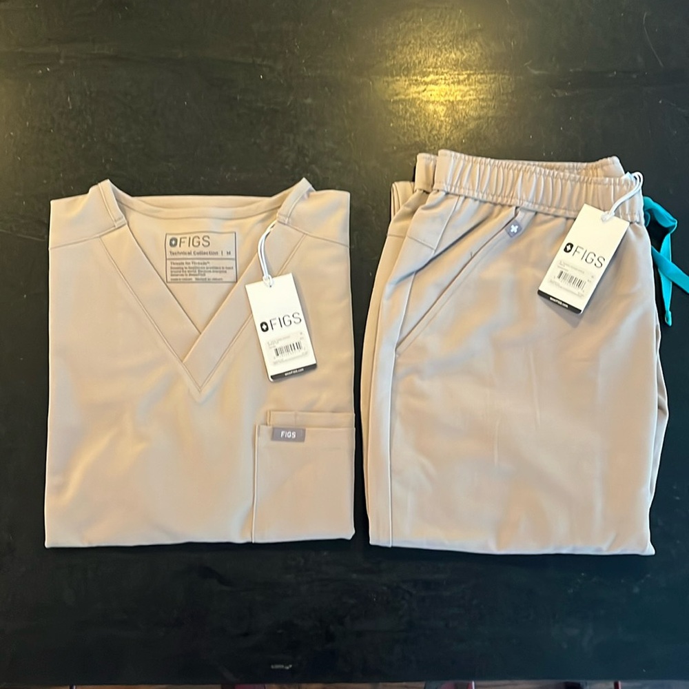 FIGS Scrub set. Top and bottom. Medium.